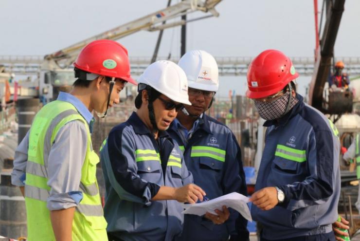 Nhịp độ lao động khẩn trương trên công trường Nhiệt điện Duyên Hải