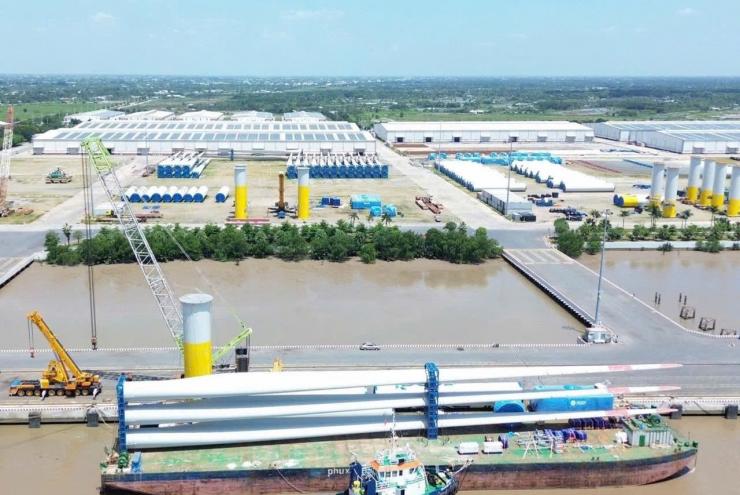 THIẾT BỊ TUABIN ĐẦU TIÊN CỦA TÂN THUẬN 3 ĐÃ VỀ ĐẾN CÔNG TRƯỜNG