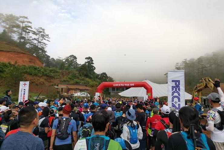 Tập thể lãnh đạo PECC2 tham gia giải chạy địa hình La An Ultra Trail 2019